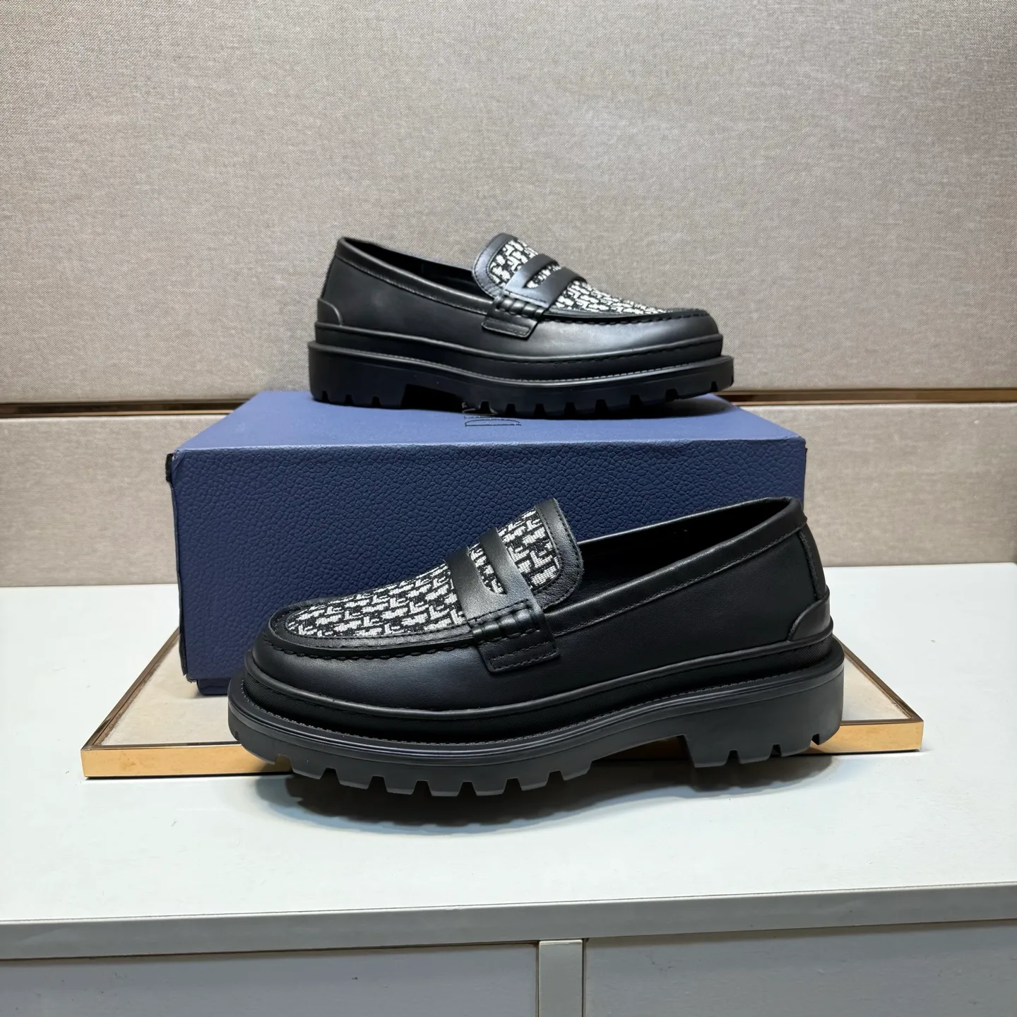 ⬛️Men's shoes 💰p442 [Dior~] Men's casual shoes 2025z cabinet sales simultaneously 🔶Size: 39-44 #️⃣ 🔷2 colors🔜The upper is made of multi-material splicing➕Genuine leather lining, comfortable and breathable, sole: original comfortable and wear-resistant outsole, ⚠️Real shot📱Photographed🎬The real thing is better📢📢📢